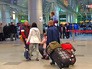Пассажиры в аэропорту Пассажиры в аэропорту