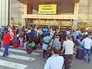 Туристы на входе в аэропорт Шарм-эль-Шейха Туристы на входе в аэропорт Шарм-эль-Шейха
