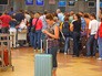 Пассажиры в аэропорту Пассажиры в аэропорту