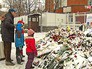 Цветы и свечи у посольства Франции в Москве в память о погибших в результате серии террористических атак в Париже Цветы и свечи у посольства Франции в Москве в память о погибших в результате серии террористических атак в Париже