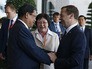 Премьер-министр России Дмитрий Медведев и премьер-министр Камбоджи Хун Сен во время церемонии официальной встречи в Пномпене Премьер-министр России Дмитрий Медведев и премьер-министр Камбоджи Хун Сен во время церемонии официальной встречи в Пномпене