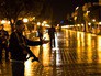 Полицейский перекрывает дорогу, ведущую к месту взрыва Полицейский перекрывает дорогу, ведущую к месту взрыва