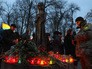 Цветы и свечи у мемориала жертв Голодомора в Киеве Цветы и свечи у мемориала жертв Голодомора в Киеве