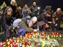 Цветы и свечи у мемориала жертв Голодомора в Киеве Цветы и свечи у мемориала жертв Голодомора в Киеве