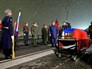 На военный аэродром Чкаловский доставили погибшего Героя Российской Федерации, командира экипажа Су-24 подполковника Олега Пешкова На военный аэродром Чкаловский доставили погибшего Героя Российской Федерации, командира экипажа Су-24 подполковника Олега Пешкова