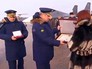 Главком ВКС России Виктор Бондарев передал Звезду Героя России супруге погибшего в Сирии летчика Олега Пешкова Главком ВКС России Виктор Бондарев передал Звезду Героя России супруге погибшего в Сирии летчика Олега Пешкова