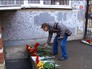 Цветы у входе в спортивный клуб в Саратове, где был убит тренер по карате Цветы у входе в спортивный клуб в Саратове, где был убит тренер по карате