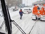Спасатели МЧС оказывают помощь жителям в условиях снежного циклона Спасатели МЧС оказывают помощь жителям в условиях снежного циклона