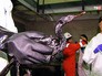 Спасение птиц после нефтяного разлива из танкера Спасение птиц после нефтяного разлива из танкера