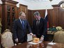 Президент России Владимир Путин и министр обороны России Сергей Шойгу осматривают параметрический самописец со сбитого Су-24 Президент России Владимир Путин и министр обороны России Сергей Шойгу осматривают параметрический самописец со сбитого Су-24