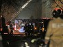 Сотрудники пожарной службы МЧС России во время тушения пожара пятиэтажного здания на территории Тушинского машиностроительного завода в Москве Сотрудники пожарной службы МЧС России во время тушения пожара пятиэтажного здания на территории Тушинского машиностроительного завода в Москве