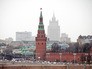 Кремль на фоне здания МИДа Кремль на фоне здания МИДа