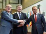 Жан-Клод Юнкер, Пётр Порошенко и Дональд Туск Жан-Клод Юнкер, Пётр Порошенко и Дональд Туск