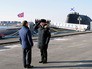 Председатель правительства России Дмитрий Медведев (слева) во время осмотра модернизированной атомной подводной лодки К-419 "Кузбасс" в ходе посещения ОАО "Дальневосточный завод "Звезда" во Владивостоке Председатель правительства России Дмитрий Медведев (слева) во время осмотра модернизированной атомной подводной лодки К-419 "Кузбасс" в ходе посещения ОАО "Дальневосточный завод "Звезда" во Владивостоке