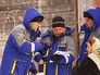 Электрики общаются с жителями Электрики общаются с жителями