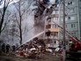 Сотрудники МЧС России у разрушенного в результате взрыва бытового газа многоэтажного дома в Волгограде Сотрудники МЧС России у разрушенного в результате взрыва бытового газа многоэтажного дома в Волгограде