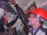 Рабочие проводят капремонт Рабочие проводят капремонт