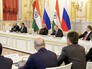 Владимир Путин и Нарендра Моди на встрече с представителями деловых кругов России и Индии Владимир Путин и Нарендра Моди на встрече с представителями деловых кругов России и Индии