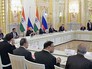 Владимир Путин и Нарендра Моди на встрече с представителями деловых кругов России и Индии Владимир Путин и Нарендра Моди на встрече с представителями деловых кругов России и Индии