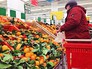 Прилавок с мандаринами в супермаркете Прилавок с мандаринами в супермаркете