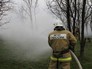 Сотрудник МЧС России во время тушения возгорания Сотрудник МЧС России во время тушения возгорания