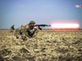 Бойцы украинского "Азов" стреляют из лазерных ружей Бойцы украинского "Азов" стреляют из лазерных ружей