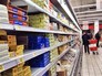 Покупатели в супермаркете Покупатели в супермаркете