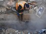 Сотрудники коммунальных служб ликвидируют прорыв магистрального трубопровода теплотрассы Сотрудники коммунальных служб ликвидируют прорыв магистрального трубопровода теплотрассы