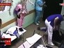 Момент нападения хирурга на пациента. Кадр из съемки видеонаблюдения Момент нападения хирурга на пациента. Кадр из съемки видеонаблюдения
