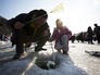 Участники массовой рыбалки в Южной Кореи Участники массовой рыбалки в Южной Кореи