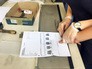 Полиция Германии снимает отпечатки пальцев с задержанных Полиция Германии снимает отпечатки пальцев с задержанных