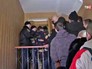 Бойцы украинского батальона "Торнадо" штурмуют суд Бойцы украинского батальона "Торнадо" штурмуют суд