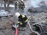 Пожарные МЧС на месте возгорания Пожарные МЧС на месте возгорания