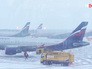 Самолеты авиакомпании "Аэрофлот" во время снегопада Самолеты авиакомпании "Аэрофлот" во время снегопада