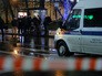 Сотрудники правоохранительных органов проводят следственные действия на остановке общественного транспорта на улице Покровка в Москве Сотрудники правоохранительных органов проводят следственные действия на остановке общественного транспорта на улице Покровка в Москве