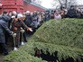 Церемония похорон кинорежиссера Эльдара Рязанова на Новодевичьем кладбище в Москве Церемония похорон кинорежиссера Эльдара Рязанова на Новодевичьем кладбище в Москве