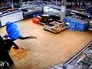 Женщина избила ребенка в магазине в Лабытнанги Женщина избила ребенка в магазине в Лабытнанги