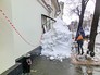 Упавший с крыши снег Упавший с крыши снег