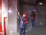 Рабочие делают капремонт Рабочие делают капремонт