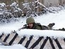 Украинские военные ведут стрельбу Украинские военные ведут стрельбу