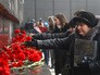 Жители Волгограда возлагают цветы к мемориальному комплексу на Мамаевом Кургане Жители Волгограда возлагают цветы к мемориальному комплексу на Мамаевом Кургане