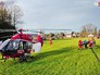Спасатели Германии эвакуируют пострадавших Спасатели Германии эвакуируют пострадавших