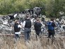 Наблюдатели ОБСЕ на месте крушения малайзийского Boeing 777 на Украине Наблюдатели ОБСЕ на месте крушения малайзийского Boeing 777 на Украине