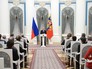 Президент России Владимир Путин выступает на церемонии вручения президентских премий для молодых учёных Президент России Владимир Путин выступает на церемонии вручения президентских премий для молодых учёных