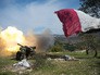 Артиллеристы сирийской армии ведут стрельбу на позициях в провинции Идлиб на северо-востоке Сирии Артиллеристы сирийской армии ведут стрельбу на позициях в провинции Идлиб на северо-востоке Сирии