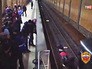 Женщина упала на рельсы на станции метро "Красносельская" Женщина упала на рельсы на станции метро "Красносельская"