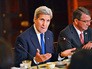 Госсекретарь США Джон Керри и глава Пентагона Эштон Картер Госсекретарь США Джон Керри и глава Пентагона Эштон Картер