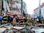 Спасатели МЧС работают на месте обрушения многоквартирного дома в Ярославле Спасатели МЧС работают на месте обрушения многоквартирного дома в Ярославле