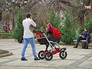 Женщина с коляской Женщина с коляской