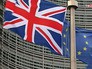 Флаг Великобритании и ЕС на фоне Европейского парламента Флаг Великобритании и ЕС на фоне Европейского парламента